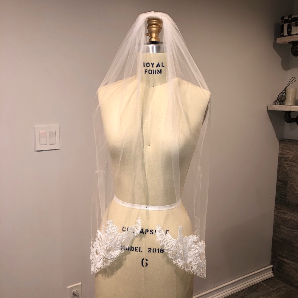 Priscilla single lace Vail